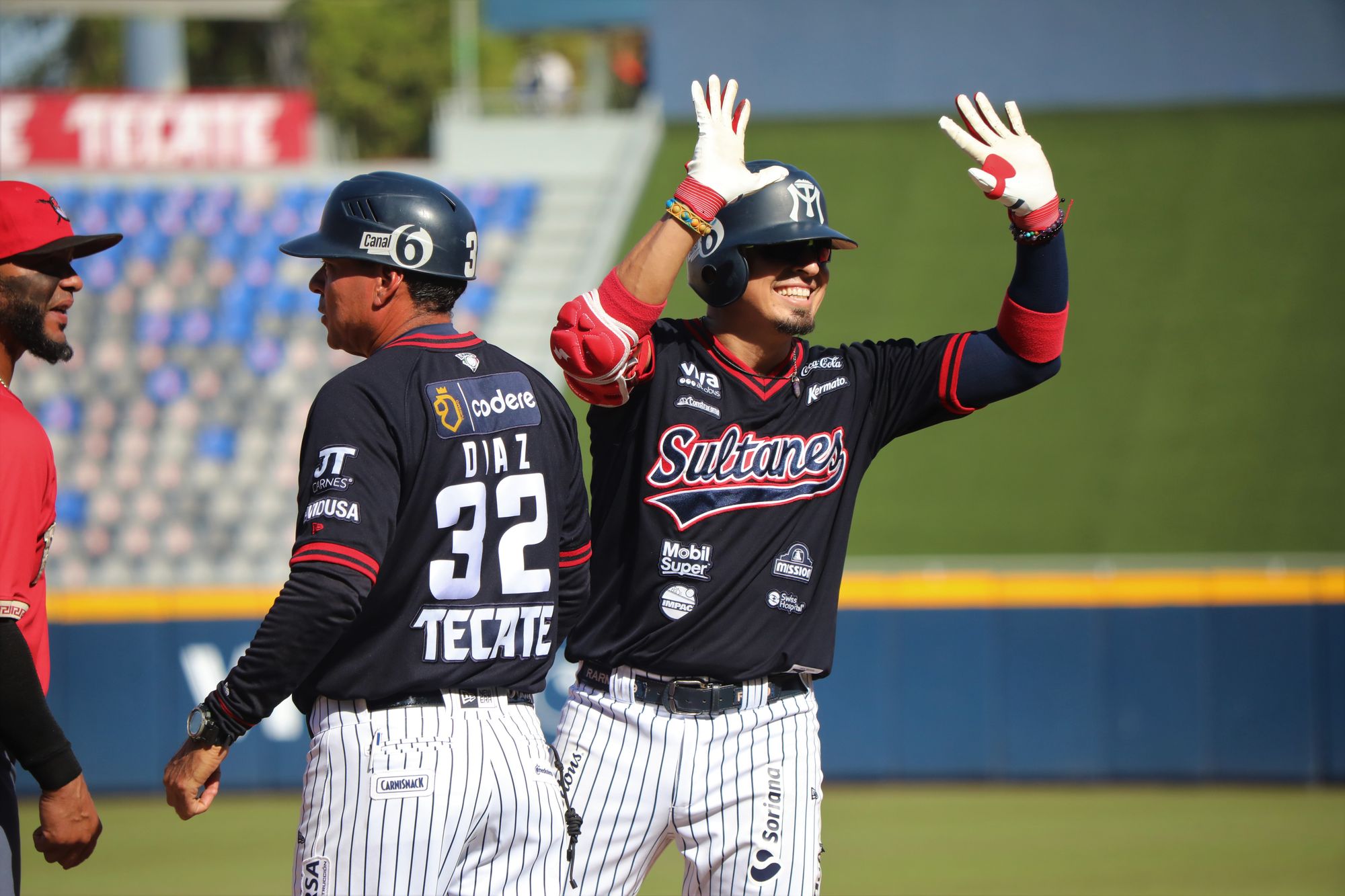 Sultanes de Monterrey on X: Fino Señores 🎩 🧐  / X