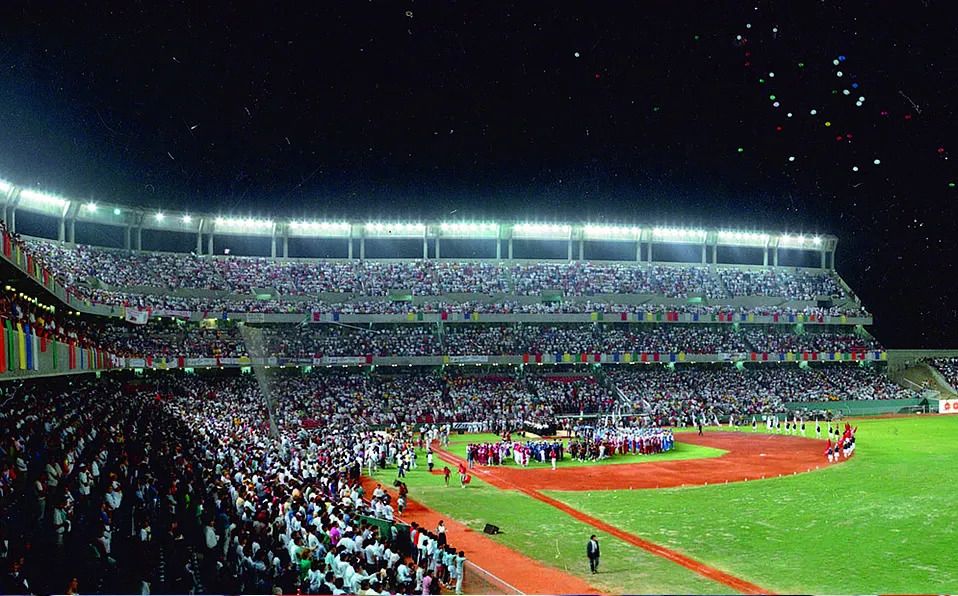 ESTADIO MONTERREY                                                                                             UNA HISTORIA MONUMENTAL