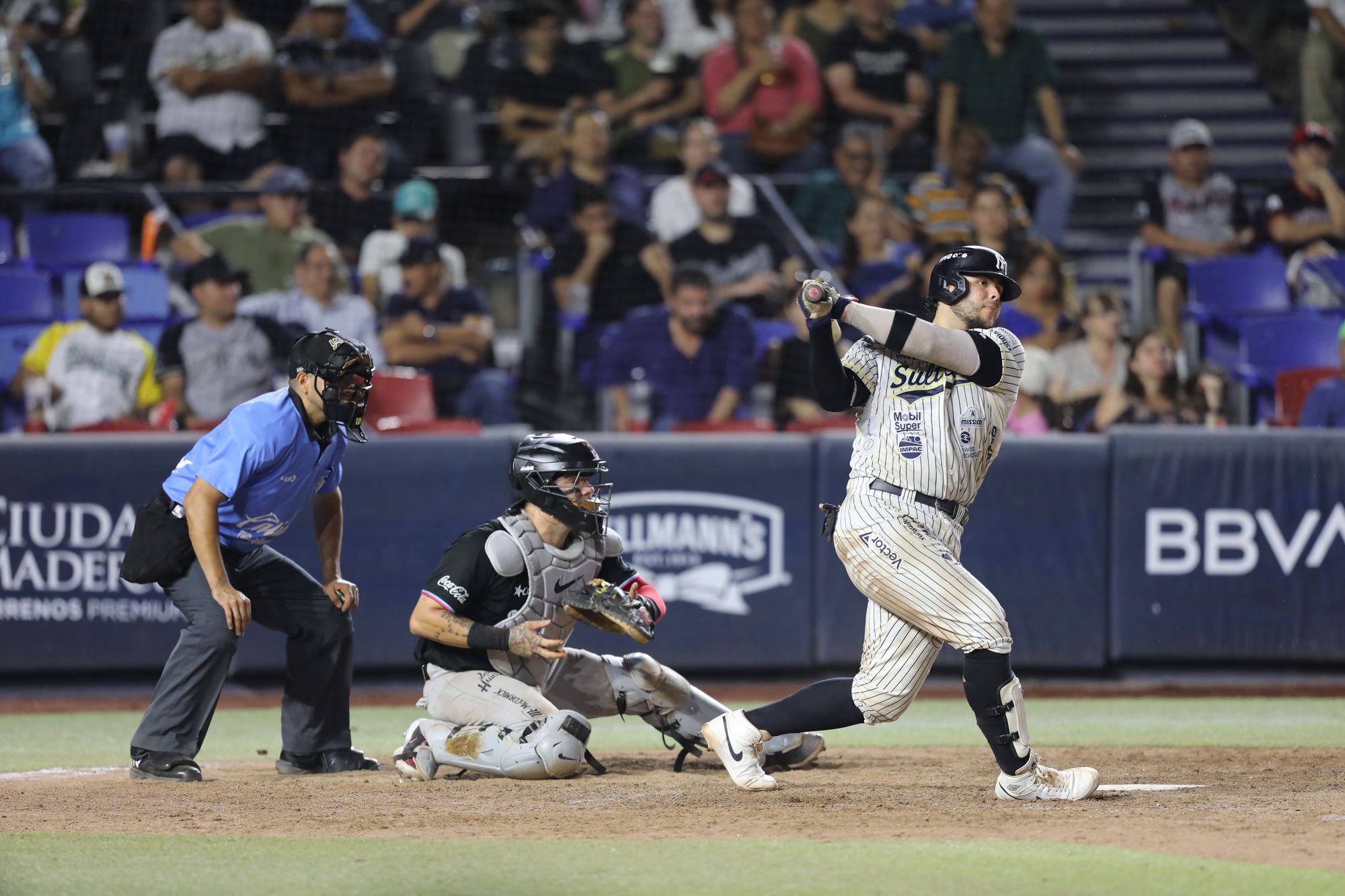 SULTANES CAE ANTE TOROS EN EL PRIMERO DE LA SERIE