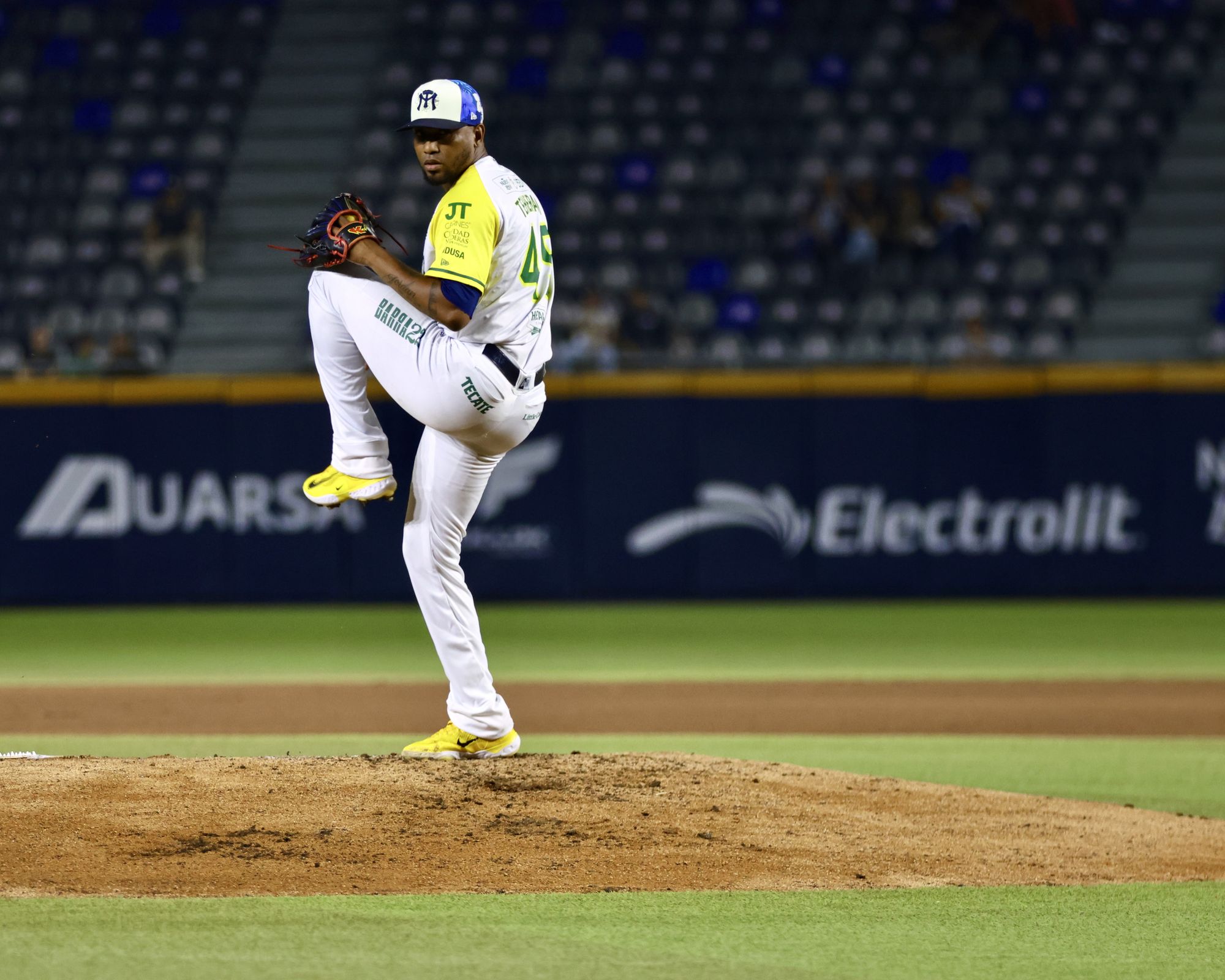 SULTANES GANA EL PRIMERO Y FRENAN A LA FURIA AZUL