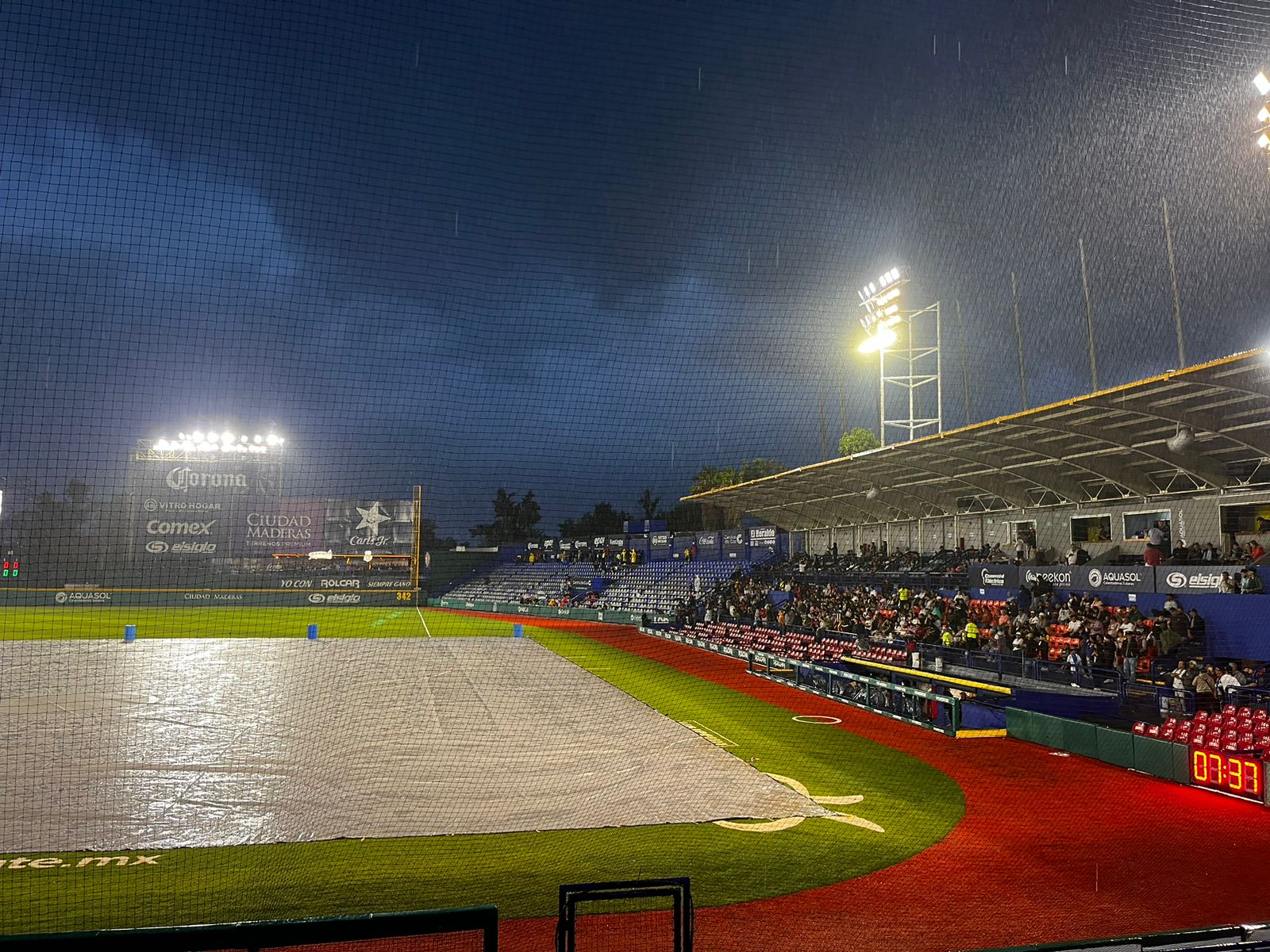 LLUVIA IMPIDE DEFINIR SERIE ENTRE SULTANES Y RIELEROS