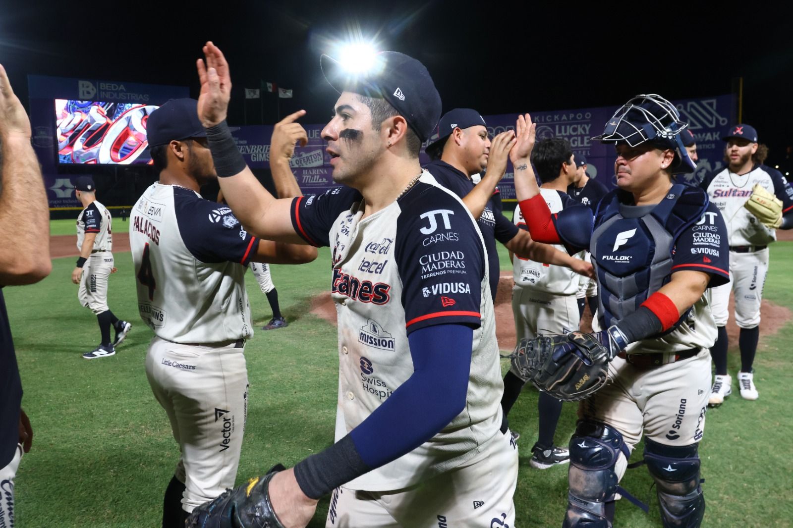 SULTANES VENCE A ACEREROS Y TOMA VENTAJA EN LA SERIE DE ZONA.