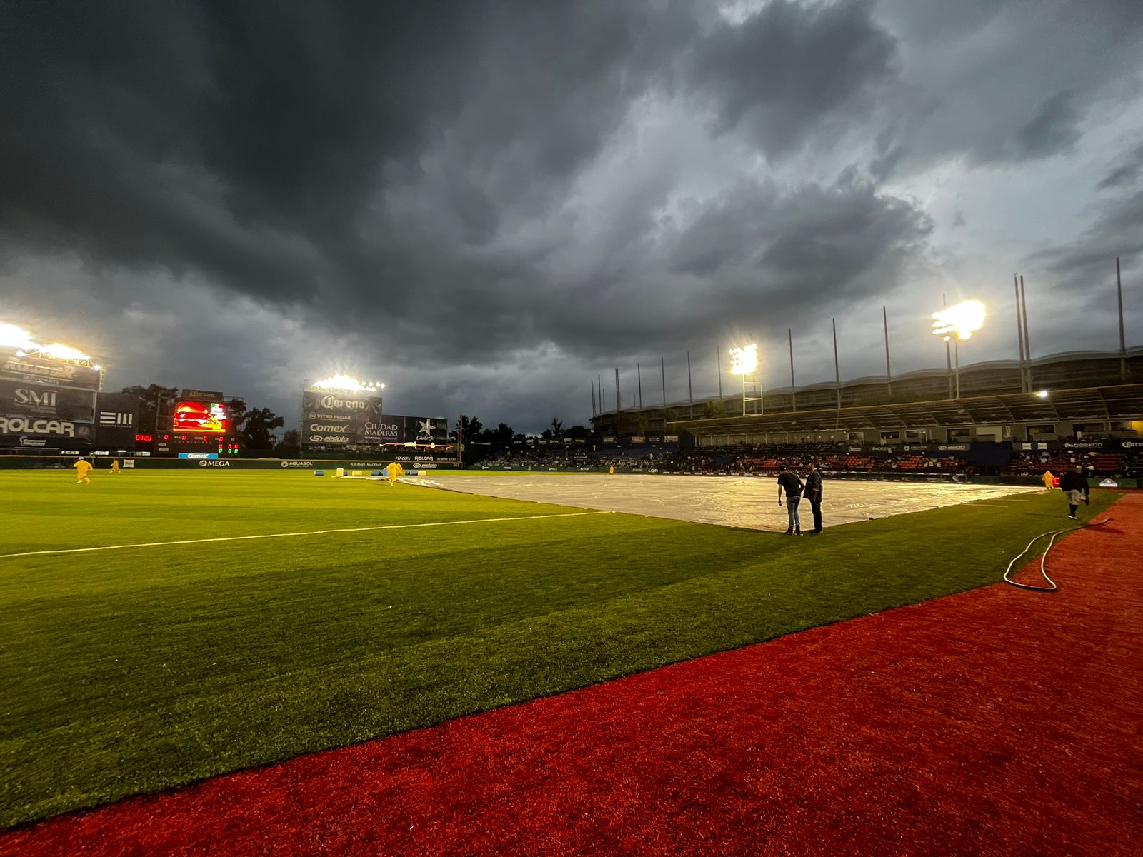 LLUVIA IMPIDE JUEGO DE PRETEMPORADA ENTRE SULTANES Y CHARROS.