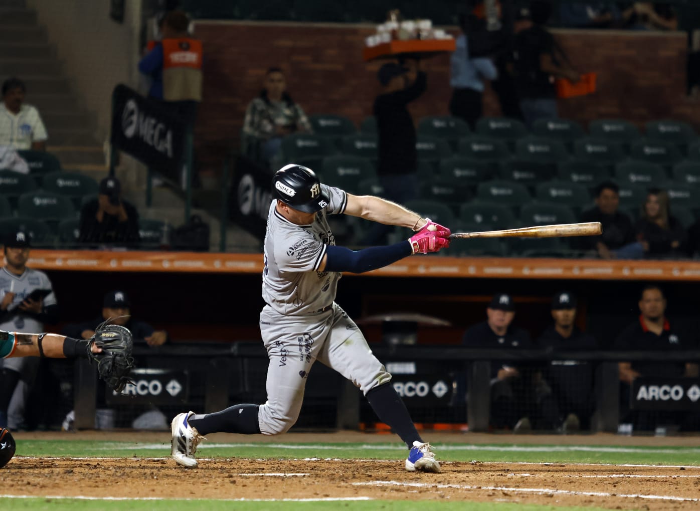 Vence Sultanes a Naranjeros en primer juego de la serie