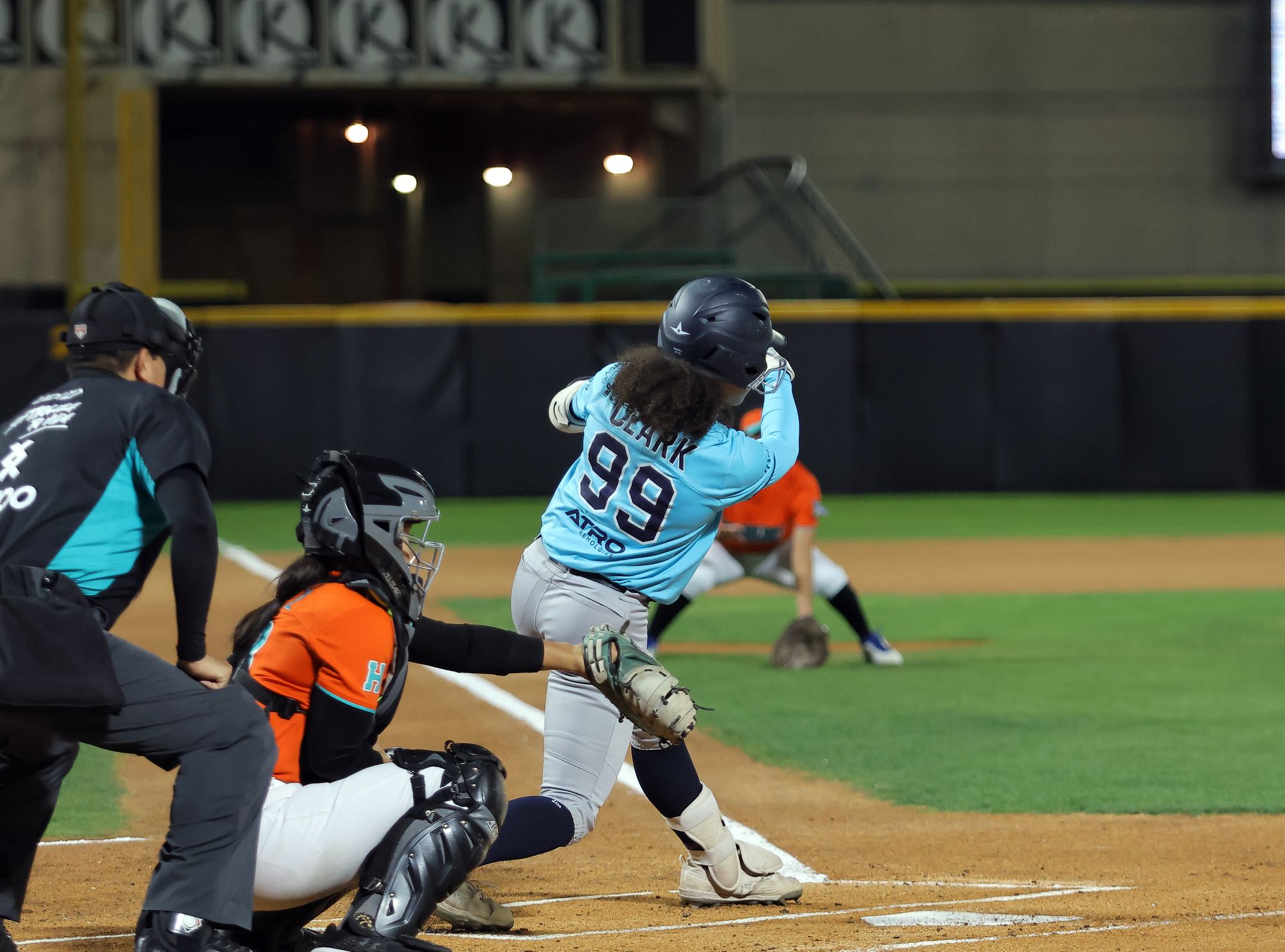 SULTANES FEMENIL TRIUNFA EN EXTRA INNINGS ANTE NARANJEROS