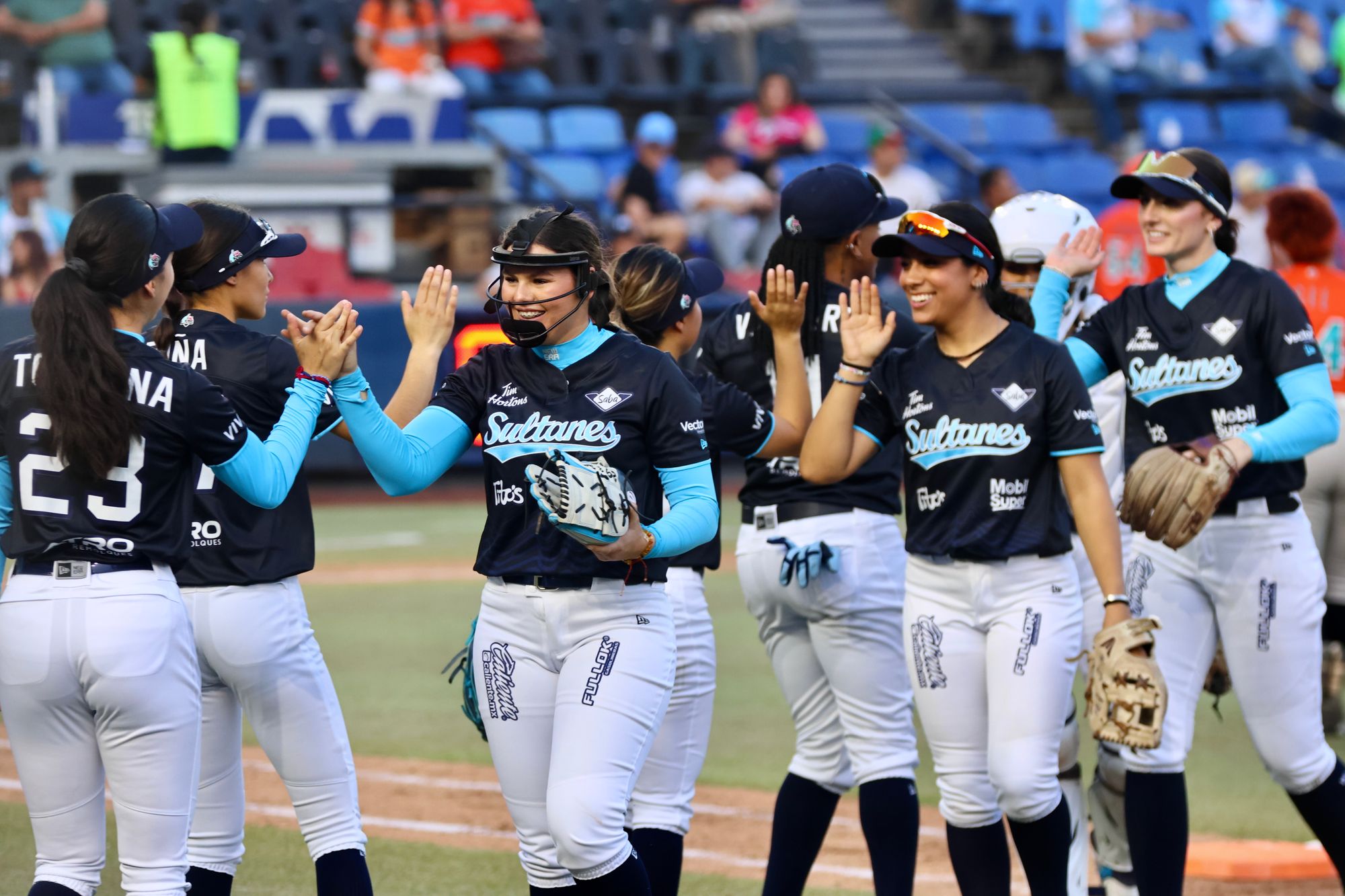 SULTANES FEMENIL GANA DOBLE CARTELERA A NARANJEROS