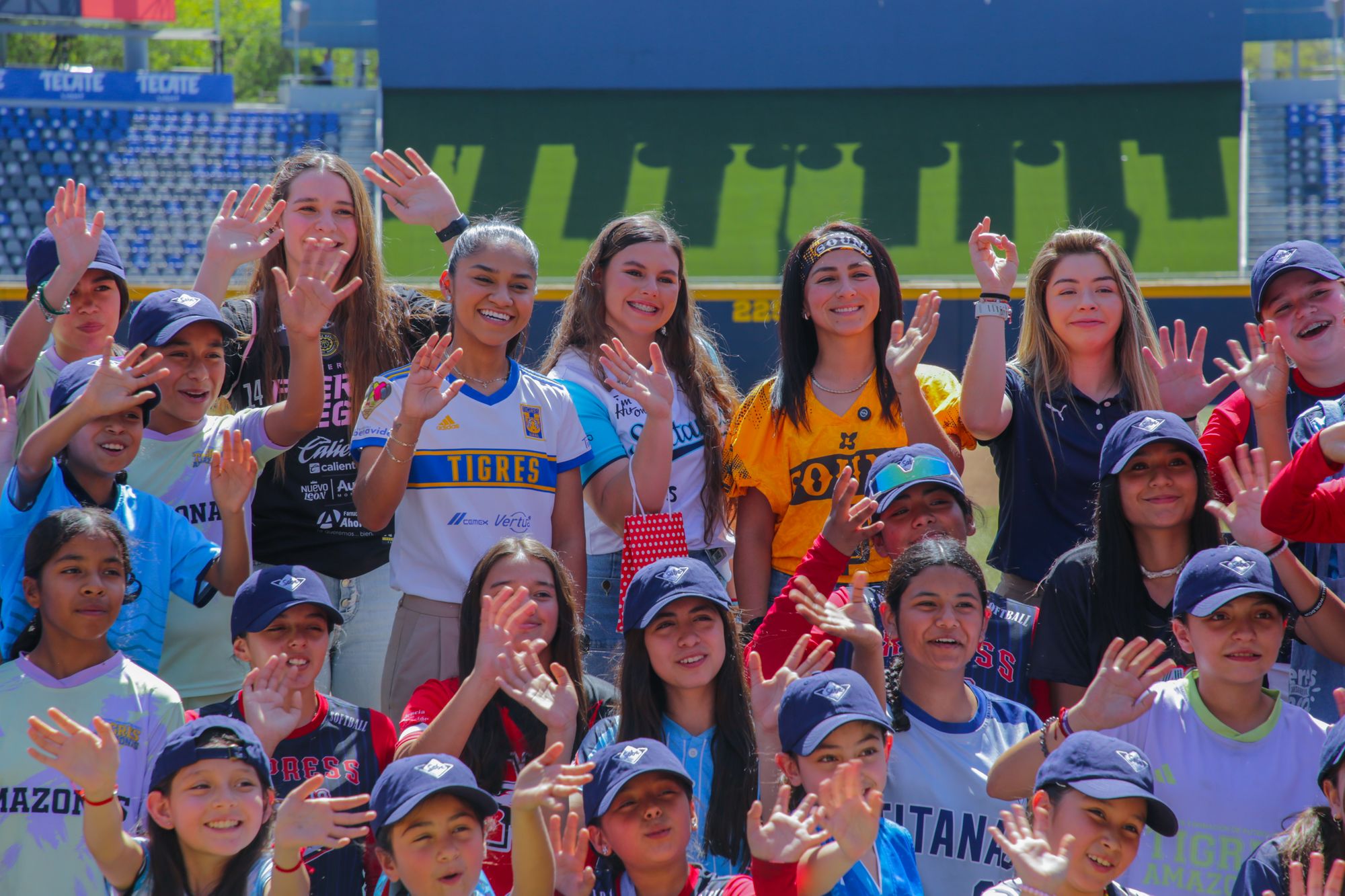 SULTANES CONTIGO IMPARTE CONFERENCIA MUJERES EN JUEGO