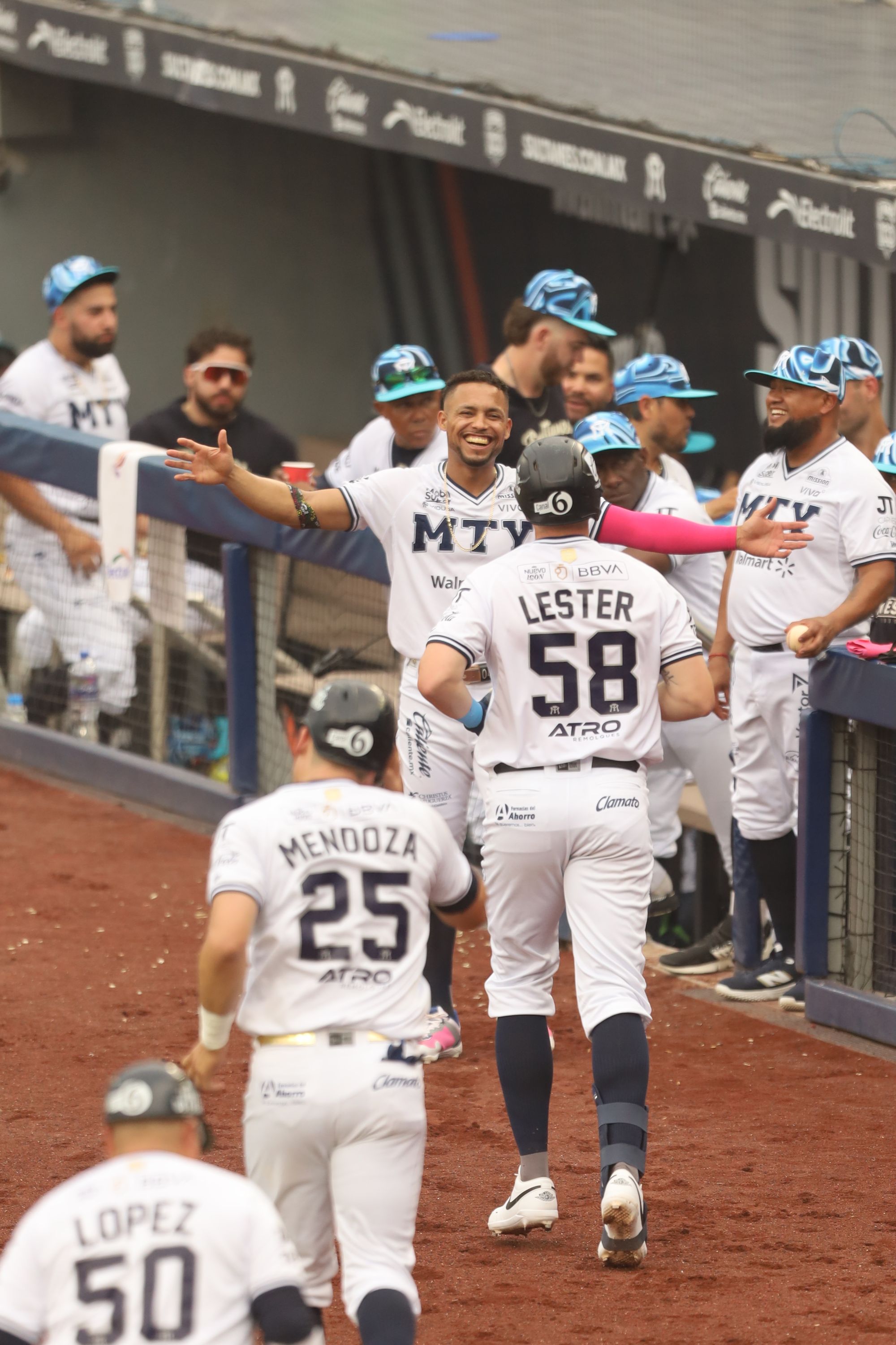Los Muchachos del Regreso remontan y vencen a Tecos