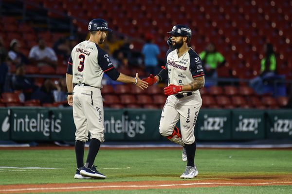 SULTANES IGUALA LA SERIE TRAS APALEAR A CHARROS