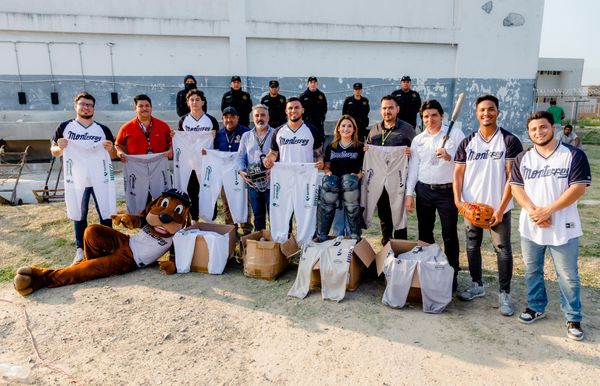 SULTANES CONTIGO VISITÓ EL CERESO DE APODACA EN UNA TARDE LLENA DE AMISTAD Y BEISBOL