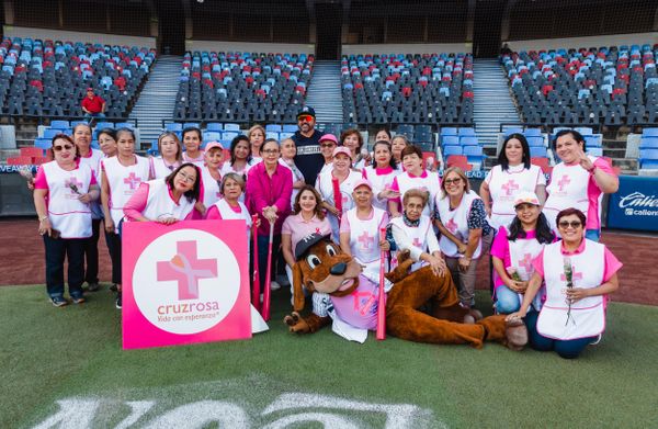 SULTANES CONTIGO INVITÓ A GUERRERAS DE LA CRUZ ROSA Y CONVIVIERON EN EL DIAMANTE