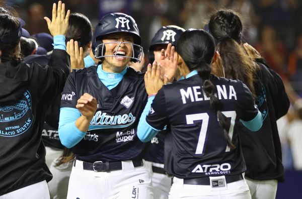 LAS MUCHACHAS DEL REGRESO TRIUNFAN ANTE CHARROS EN CASA