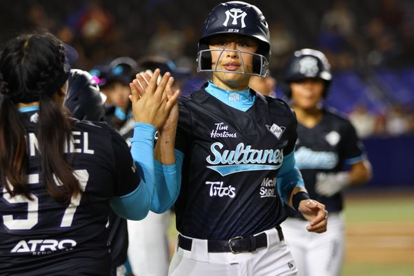 SULTANES FEMENIL BARRE A CHARROS EN EL MOBIL SUPER