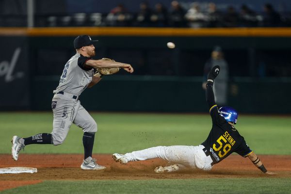 Sultanes visita a Charros en el Panamericano