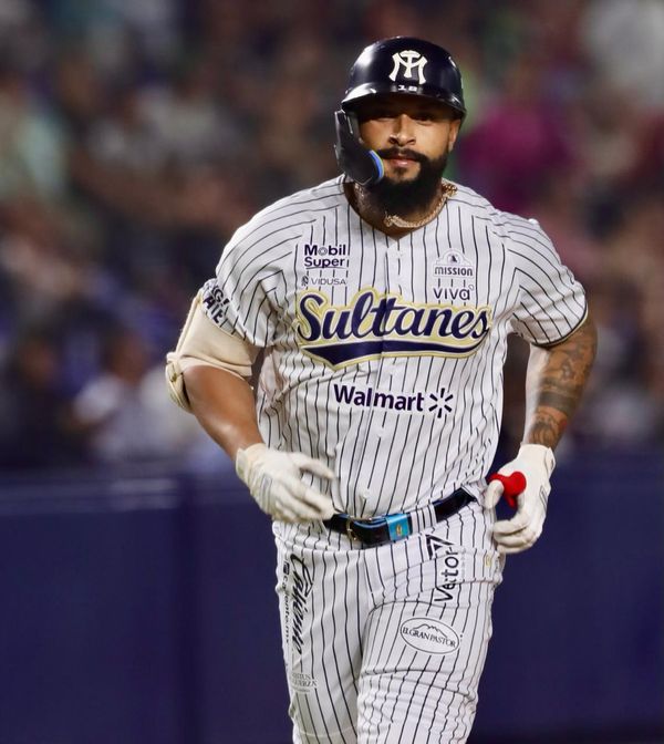 Zoilo Almonte hace historia con los Sultanes de Monterrey
